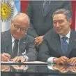  ?? AFP ?? FIRMA. El canciller Faurie y el ministro canadiense.