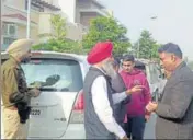  ?? HT PHOTO ?? Police commission­er SS Srivastava talking to area residents at the crime spot in Holy City Colony in Amritsar on Saturday.