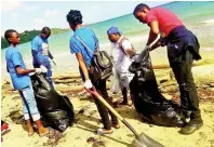  ?? GILCHRIST PHOTO BY CARL ?? Volunteers cleaning the Paggee Beach in Port Maria.