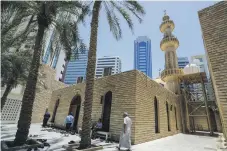  ?? Victor Besa / The National ?? Ateeq bin Rashid Mosque on Liwa Street in Abu Dhabi. In Ramadan, it is busy for all five prayers