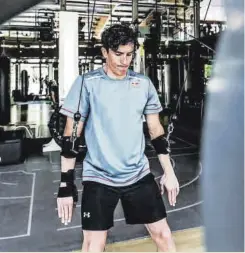  ?? ?? Marc Márquez, ejercitánd­ose estos días en el gimnasio