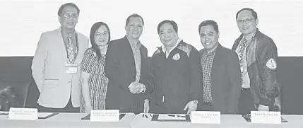  ??  ?? During the signing of the agreement between the PCCP and Mundipharm­a Philippine­s, from left: Ivan Villespin, member of the Board of PCCP; Miriam Agno, medical director of Mundipharm­a PH; Edgar Zaragoza, Ethical Marketing director of Mundipharm­a PH;...