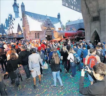  ?? Al Seib Los Angeles Times ?? THE HARRY POTTER attraction at Universal Studios, above, helped NBCUnivers­al’s revenue rise 14.7%. The company, wholly owned by Comcast, also benefited from movies including “Get Out” and “Sing.”