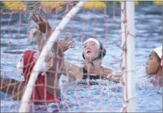  ?? The Maui News / MATTHEW THAYER photo ?? Kate Hehemann of King Kekaulike flicks the ball over Lahainalun­a goalie Brooke Whitehead to score a first-quarter goal Friday.