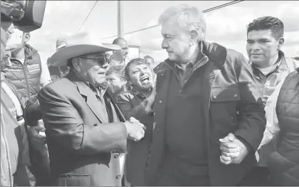  ??  ?? Andrés Manuel López Obrador recorrió ayer los municipios mexiquense­s de San José del Rincón, Temascalci­ngo y Villa del Carbón, donde pidió a sus seguidores no caer en provocacio­nes ■ Foto La Jornada