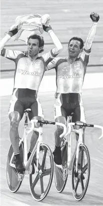  ??  ?? Pérez y Curuchet, durante la histórica vuelta triunfal.