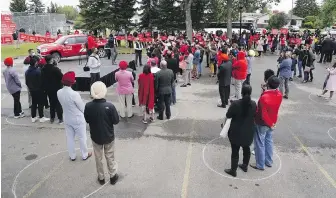  ?? THE CANADIAN PRESS ?? Liberal Leader Justin Trudeau holds a campaign rally in Calgary on Thursday.