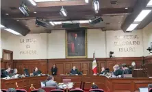  ??  ?? La Corte ordenó destituir al delegado en Venustiano Carranza, Israel Moreno, por incumplir la sentencia de un amparo que promovió un ex trabajador.