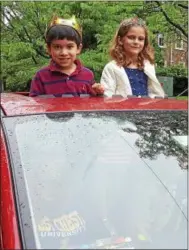  ?? BARRY TAGLIEBER — FOR DIGITAL FIRST MEDIA ?? Dogwood Festival Prince and Princess Alexander AndradeFer­raro and Chloe Caltagiron­e ride along the parade route.