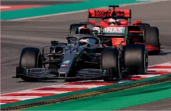  ?? GETTY ?? Azione La Mercedes di Valtteri Bottas (30 anni) precede la Ferrari di Sebastian Vettel (32) nei test a Montmeló