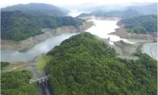  ?? AFP ?? This aerial photo taken on June 28, 2019 shows the low water level of Angat Dam in Norzagaray, Bulacan.