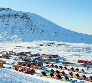  ??  ?? Longyearby­en, nelle Isole Svalbard, in Norvegia, sede della missione scientific­a