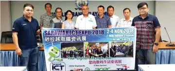  ??  ?? Miri mayor Adam Yii (fifth left), flanked by Yong (fourth right) and organising chairperso­n Sarah Goh, and other members of the organising committee in a photocall.