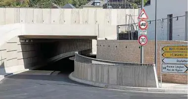  ?? Foto: Chris Karaba ?? Mit dem neuen Tunnel sollen die täglichen Staus an der Schranke vermieden werden.