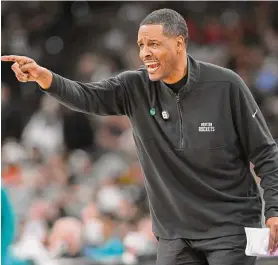  ?? Darren Abate/Associated Press ?? Despite the wide gap in their resumes, the Rockets’ Stephen Silas, pictured, and the Spurs’s Gregg Popovich have had equally difficult coaching jobs this season.