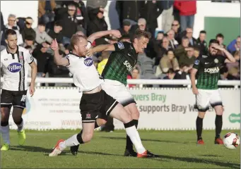  ??  ?? Former Wanderers player Chris Shields and Anthony Flood.