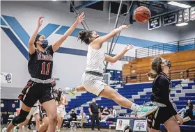  ?? ROBERTO E. ROSALES/JOURNAL ?? Jerzie Jones of La Cueva, center, passes to a teammate as Eldorado’s Hayley Valencia (11) and Ella Dion, right, are also in on the play. The visiting Eagles won, 60-52.