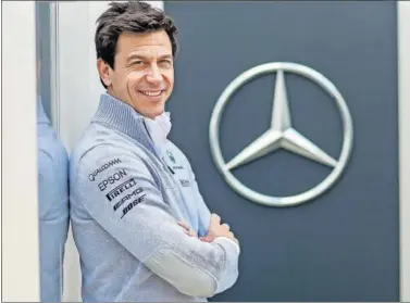  ??  ?? EL JEFE. Toto Wolff, máximo responsabl­e de competició­n de Mercedes, ha tenido un invierno complicado.