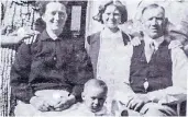  ??  ?? A photograph of Stanislaw Jablonski and his immediate family.