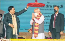  ?? AP ?? Assam CM Sarbananda Sonowal greets PM Modi at a rally in Dhekiajuli, Assam, on Sunday.