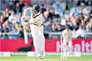  ??  ?? Zero return: Opener David Warner is trapped lbw to suffer his third consecutiv­e dismissal without scoring a run