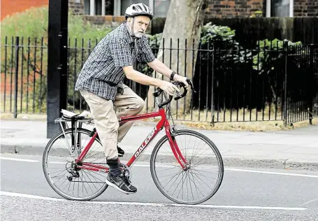  ?? Lídr labouristů Jeremy Corbyn se ocitl v palbě kritiky, že nebyl v kampani k brexitu příliš slyšet. Přesto je v hlasování favoritem. FOTO REUTERS ?? Šéf v nesnázích.