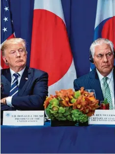  ?? Foto: Brendan Smialowski, afp ?? Tiefe Freundscha­ft? Die Probleme, die Außenminis­ter Rex Tillerson und Präsident Donald Trump miteinande­r haben, sind augenfälli­g.