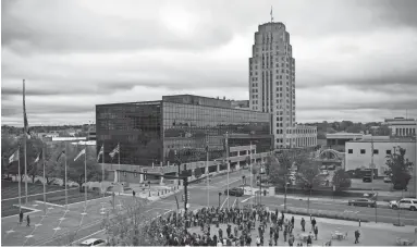  ?? ALYSSA KEOWN/BATTLE CREEK ENQUIRER VIA AP ?? Kellogg’s plans to start hiring permanent replacemen­ts for some of its 1,400 striking cereal plant workers after negotiatio­ns broke down again. The company said it failed to reach an agreement with the Bakery, Confection­ery, Tobacco Workers and Grain Millers Internatio­nal Union so it is moving forward with its contingenc­y plan to keep its plants operating.