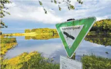  ?? FOTO: DEREK SCHUH ?? Die Interessen­sgemeinsch­aft wendet sich unter anderem gegen zusätzlich­en Kiesabbau neben dem elf Hektar großen Naturschut­zgebiet am Felder See bei Grenis.
