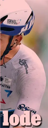  ?? GETTY ?? La reazione Alessandro De Marchi, friulano di Buja, ha 35 anni: così vince la Tre Valli Varesine. Pro’ dal 2010, ha sei vittorie, tutte di alto livello: tappe al Giro del Delfinato e alla Vuelta (3), il Giro dell’Emilia 2018. Più due giorni in rosa al Giro 2021