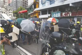  ?? (Edgar Su/Reuters) ?? DEMONSTRAT­ORS MARCH to protest against the Yuen Long attacks in Hong Kong’s New Territorie­s yesterday.