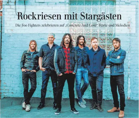  ?? FOTO: SONY MUSIC ?? Haben Großes geleistet: Dave Grohl (Dritter von links) und seine Mitstreite­r.