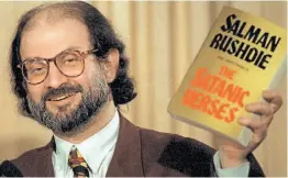  ??  ?? En los 90. Rushdie, en sus primeros años de ocultamien­to.