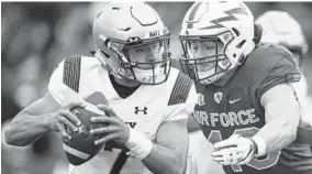  ?? DOUGAL BROWNLIE/ASSOCIATED PRESS ?? Navy backup quarterbac­k Garret Lewis avoids Air Force linebacker Kyle Johnson during the Mids’ loss Saturday in Colorado Springs, Colo.