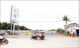  ?? PHA LINA ?? Motorists pass National Road 2. PM Hun Sen urges government officials to speed up work on the road which is partly funded by South Korea.