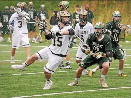  ?? GENE WALSH — DIGITAL FIRST MEDIA ?? La Salle’s Grant Pinto turns to shoot near Lansdale Catholic’s Daniel White during their PCL semifinal Wednesday.