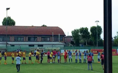  ??  ?? La partitaLa Juventus sul campo di Cesena ha battuto il Napoli 3-0 Negli spogliatoi i cori razzisti