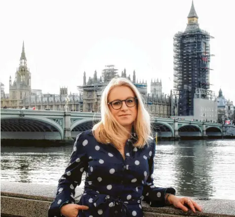  ?? Fotos: Katrin Pribyl ?? Katrin Pribyl war siebeneinh­alb Jahre lang Korrespond­entin unserer Redaktion in London. Der Wahnsinn von Westminste­r war in der Brexit‰Zeit ihr Leben. Ihr Herz wird sie trotzdem in London lassen.