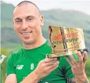  ?? Picture: SNS. ?? Scott Brown with his player of the year award.