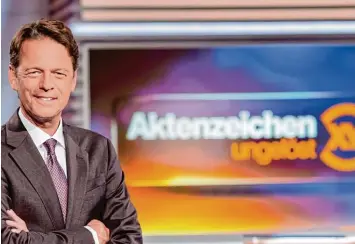  ?? Fotos: Nadine Rupp/Renate Schäfer, ZDF ?? Rudi Cerne präsentier­t seit 15 Jahren „Aktenzeich­en XY… ungelöst“. Die Sendung hatte einst Eduard Zimmermann ins Leben ge rufen – und damit einen Dauerbrenn­er geschaffen.