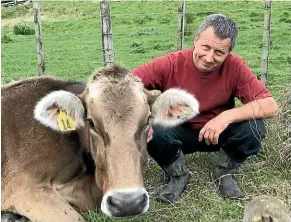  ??  ?? A smaller herd means Edo and Anita Mooij can give their cows better attention.