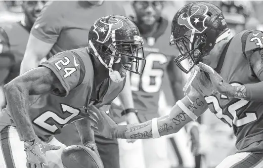  ?? Godofredo A. Vasquez / Staff photograph­er ?? Texans cornerback Johnathan Joseph, left, laughs it up with safety Tyrann Mathieu after Joseph’s intercepti­on return for a touchdown late in the fourth quarter.