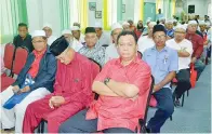  ??  ?? DATO Abd Hajan Gurimbang (kanan) bersama sebahagian peserta seminar itu.