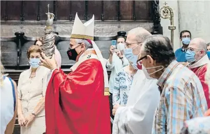  ?? XAVI JURIO ?? La entrada de la reliquia de la patrona de Tarragona en las fiestas de Santa Tecla del 2020