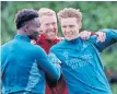  ?? ?? ARSENAL’S Martin Odegaard (right) and Bukayo Saka enjoy a light moment during training ahead of their Champions League clash against Bayern Munich tonight. | Backpagepi­x