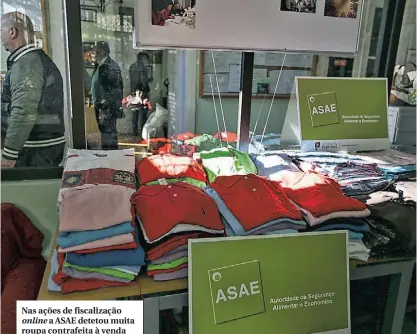  ??  ?? Nas ações de fiscalizaç­ão online a ASAE detetou muita roupa contrafeit­a à venda