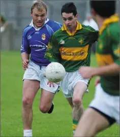  ??  ?? Niall Carroll of St. Mary’s plays catch up on Cooley’s Mark Thornton during the Lampost Constructi­on SFC Round 2 match held in Pairc Clan na Gael.