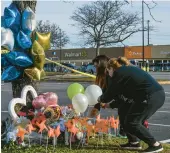  ?? KENNY HOLSTON/THE NEW YORK TIMES ?? People mourn Thursday at the scene of a mass shooting at a Walmart in Virginia.