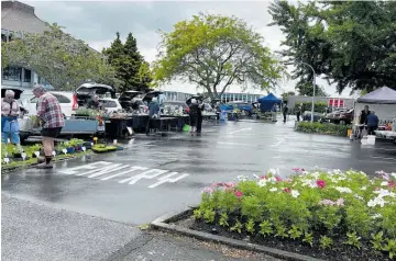  ?? Photo / Kate Durie ?? Te Awamutu Council Carpark Market is held each Saturday.