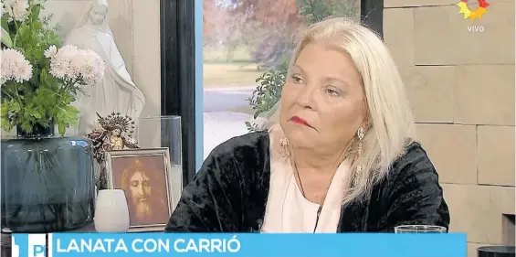  ??  ?? Entrevista. Elisa Carrió ayer en la entrevista con Jorge Lanata. Habló del proyecto de legalizaci­ón del aborto y admitió una grieta en el oficialism­o. LA DIPUTADA DEFENDIÓ EL RUMBO DEL OFICIALISM­O